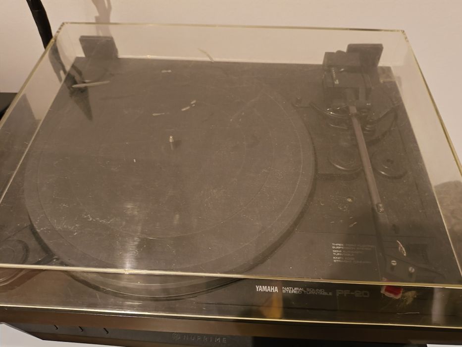 Gira Discos Yamaha PF20