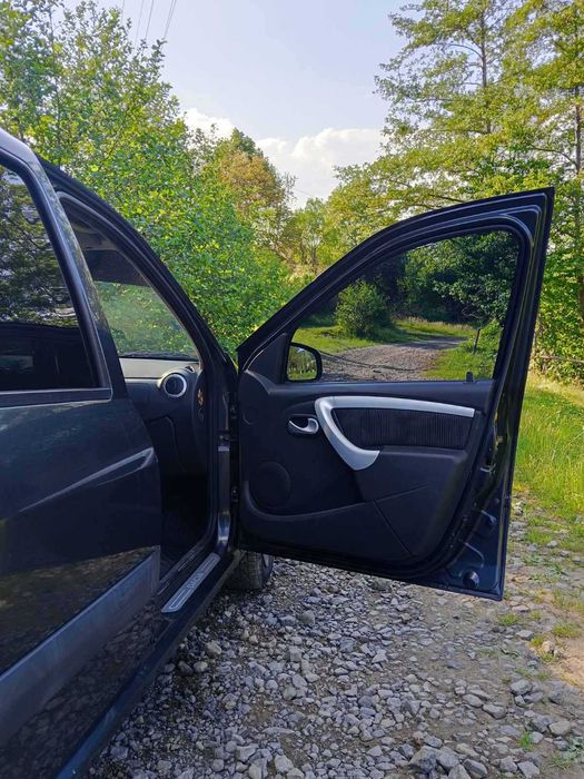 Автомобіль dacia logan
