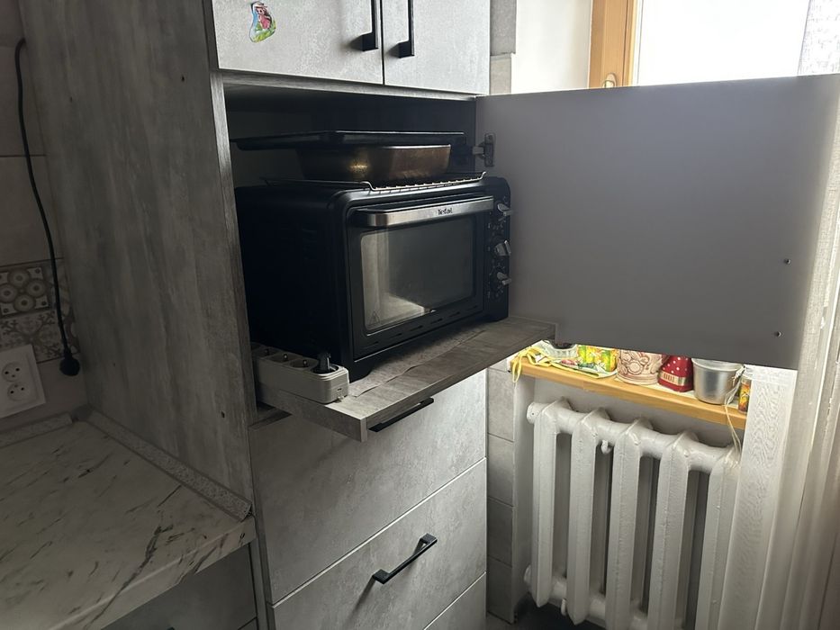 Нова кухня сірого кольору