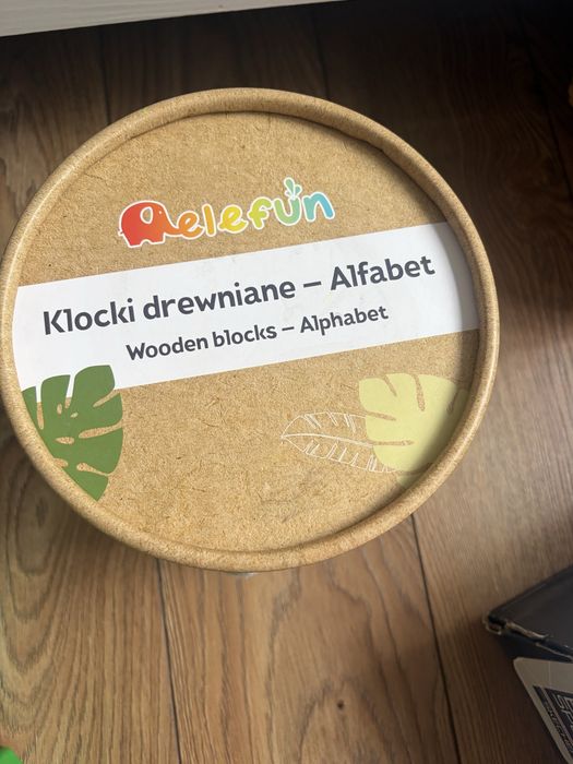 Drewniany pociag z elementami do ukladania + drewniane  klocki