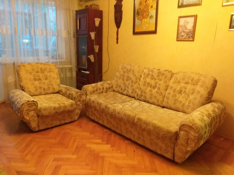 Продам  диван и два кресла
