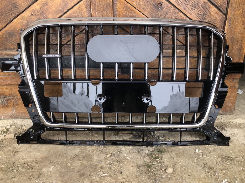 Решітка радіатора Ауді Q5