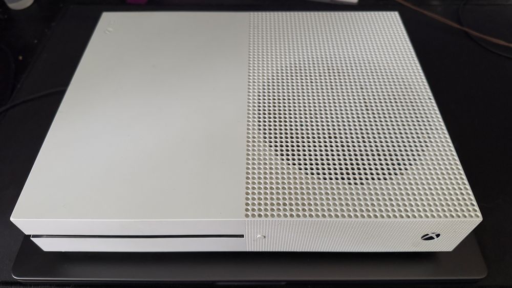 Xbox One S 1TB s/ comando