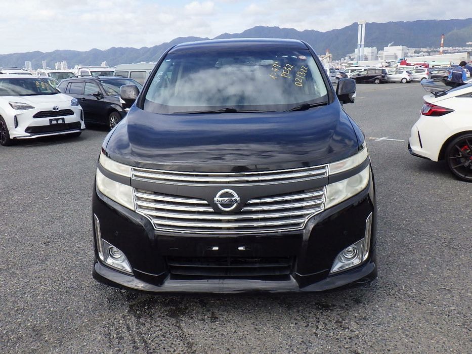 Nissan Elgrand Luksusowy Van