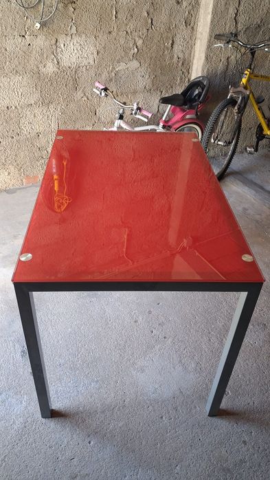 Mesa cozinha com tampo em vidro