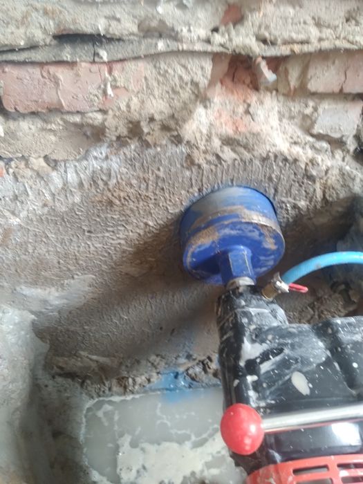 Алмазне буріння отворів в бетоні