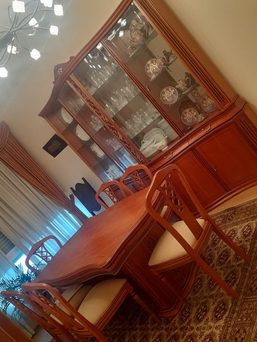 Conjunto completo ( mesa , cadeiras e móvel )