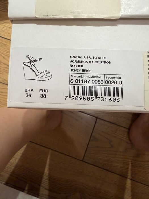Жіночі босоніжки Schutz