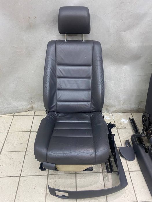 Автомобільні сидінння