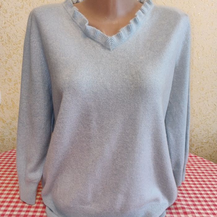 Продам светрик жіночий  кашеміровий блакитного кольору