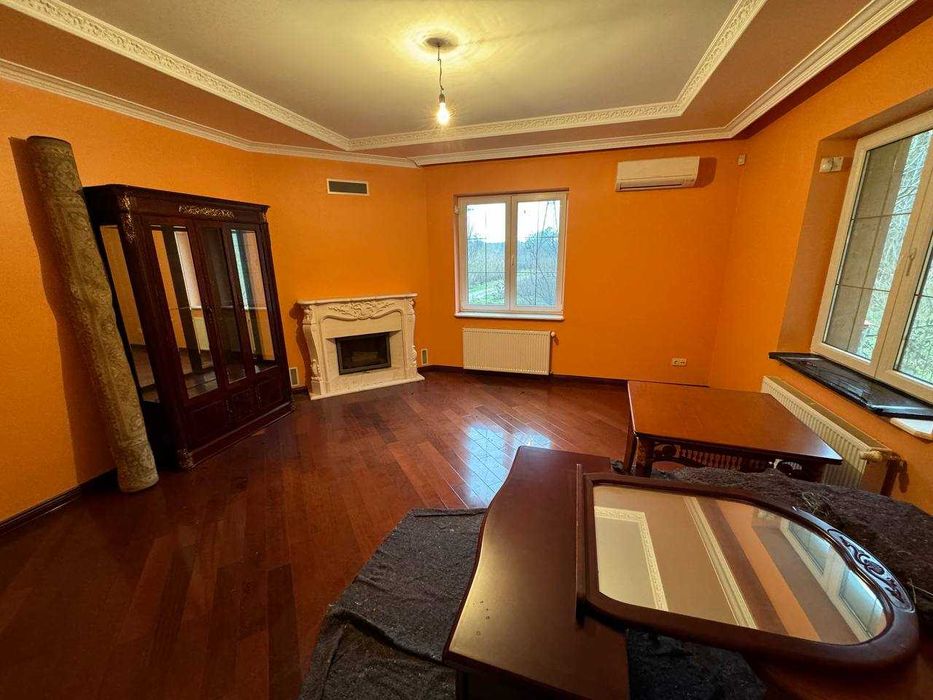 Продається двоповерховий  будинок у Брюховичах поряд з лісом