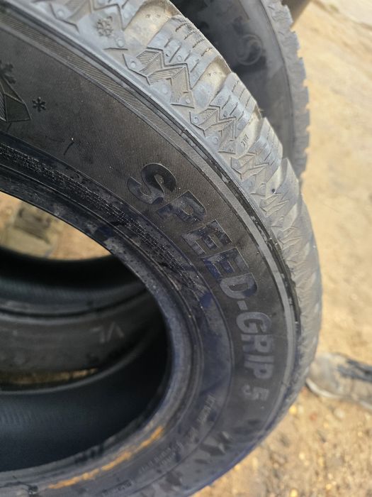 Opony Zimowe-2szt- R16 215/65-23rok