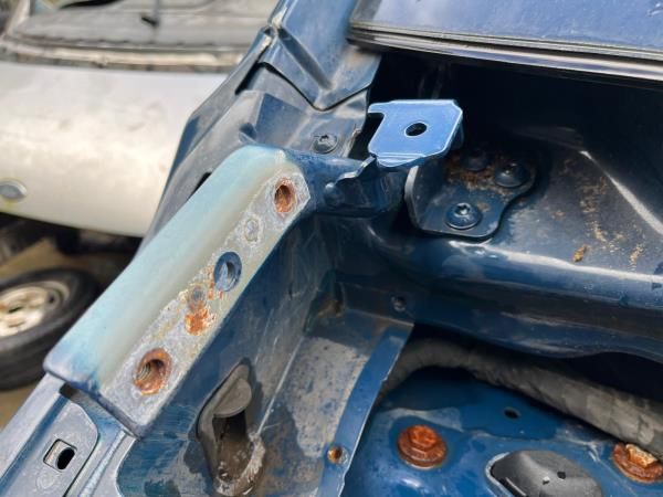 Dobradiça capot MERCEDES-BENZ Vito (W447)