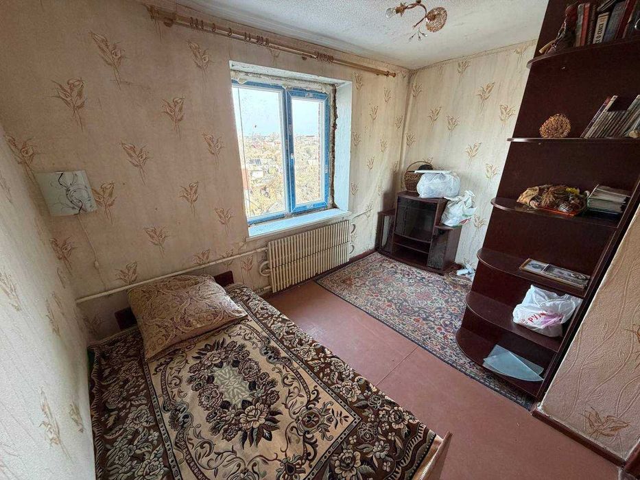 Чотирикімнатна квартира! Роздільне планування, низька ціна!