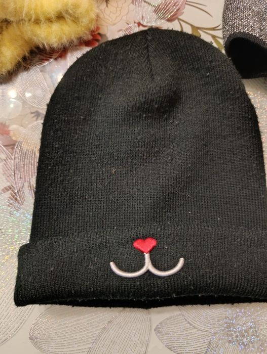 Женские шапки. .