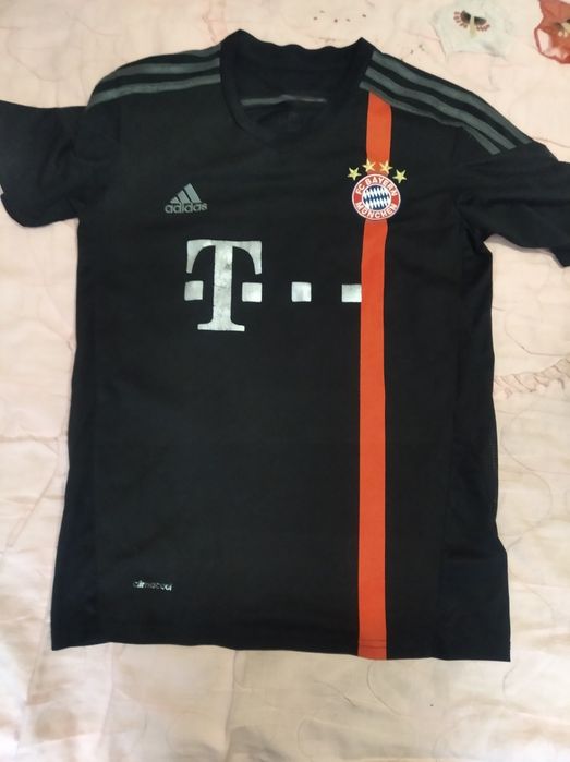 продам футбольною футболку бовария.