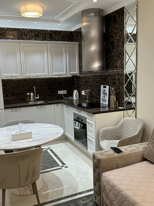 2 поверх!!!Довгострокова оренда 3- кімн квартири у центрі.