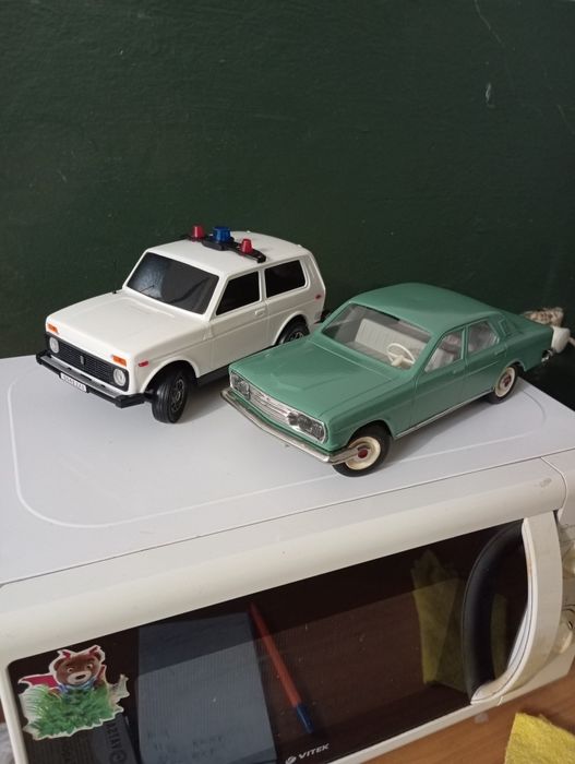 Игрушки машинки СССР. Нива и Волга