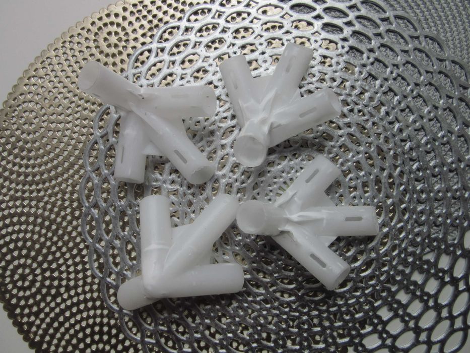 Pawilon ogrodowy - rurki . Zostało tylko 9 plastikowych elementów .