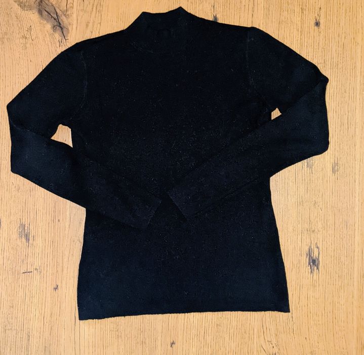 Класичний чорний светр кофта з коміром стійкою розмір xs-s