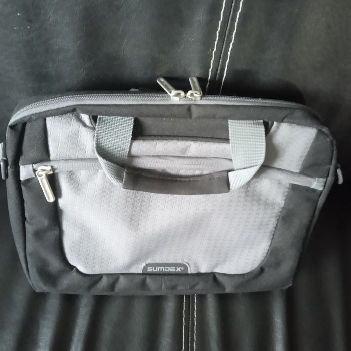 Продам сумку до нетбука.