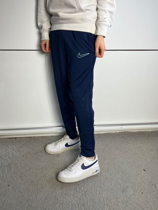 Spodnie Nike Small Logo Swoosh Dresy