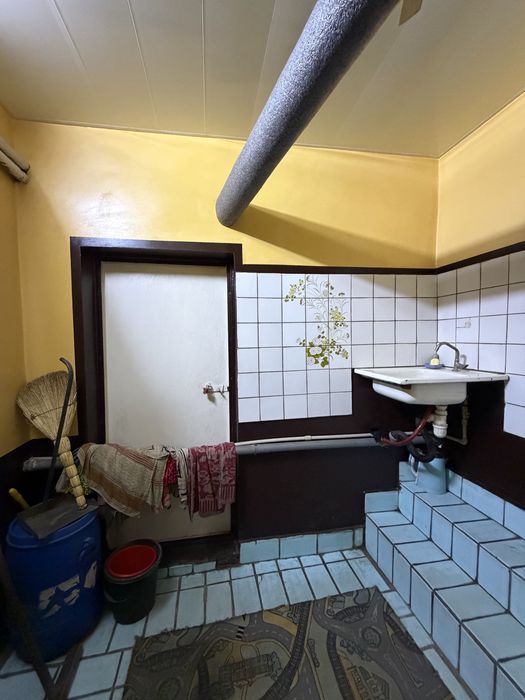 В продажу цокольне приміщення з ремонтом , 120 кв м , нежитлове