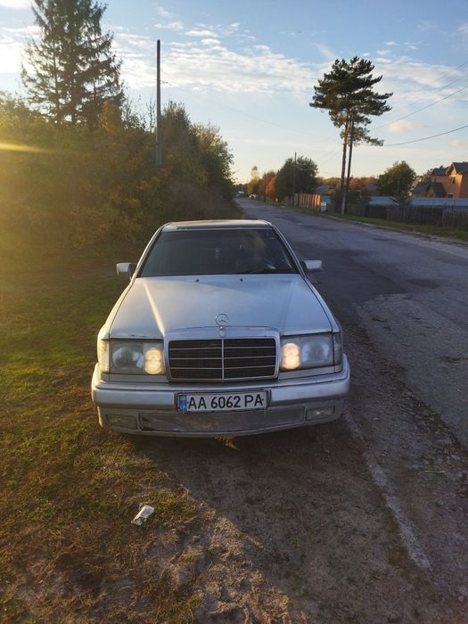 Продам мерса 124 купе