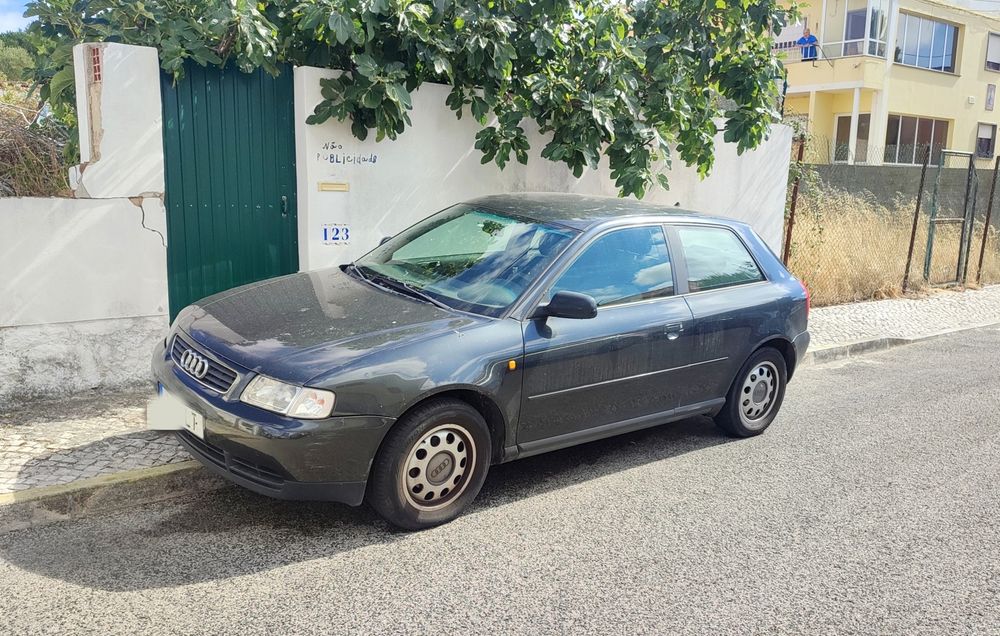 Audi A3 Gasolina 1998 motor necessita reparação