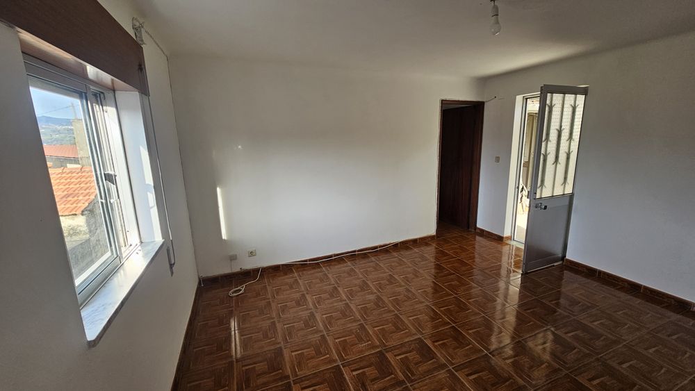 Vivenda com pequeno quintal