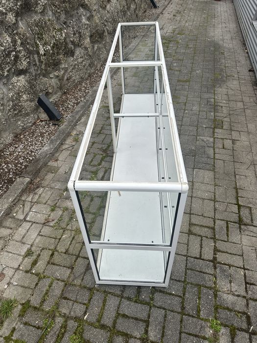 Estante/Vitrine em vidro e aluminio