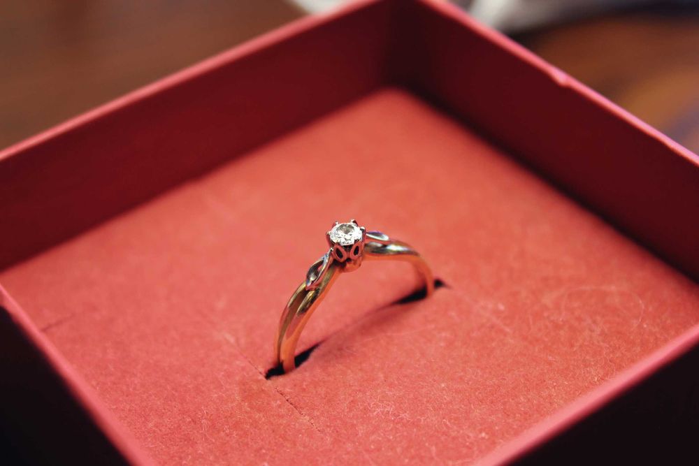 Pierścionek zaręczynowy Briju B-zero-391-100 złoto 585 diament 0,1ct