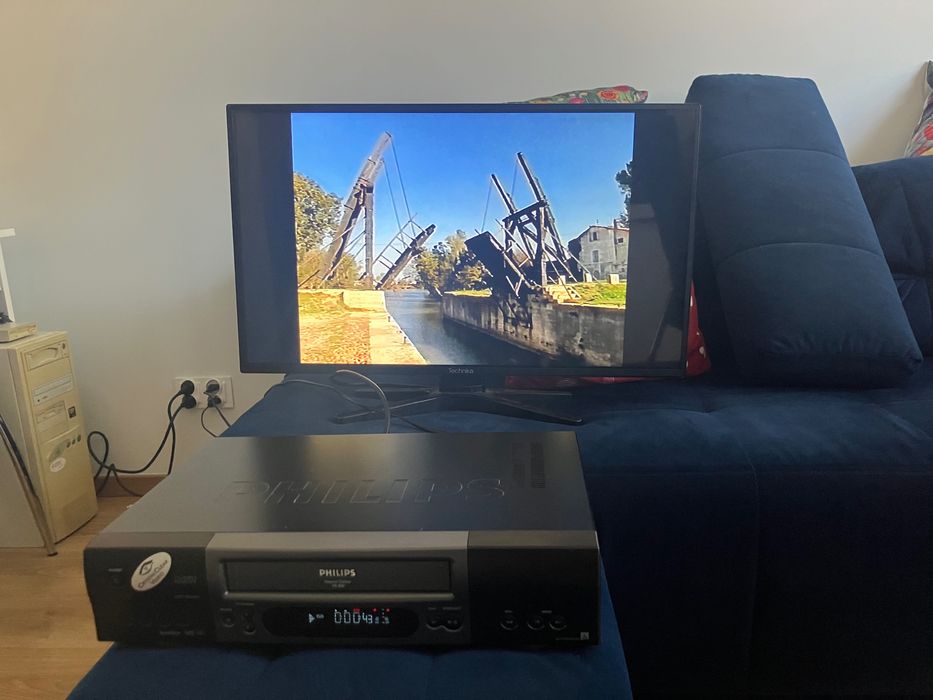 Philips VR800 VHS HiFi NICAM / Turbo Drive / pilot / sprawny