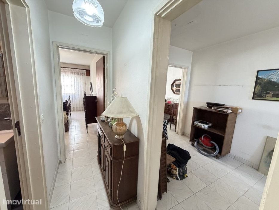 Apartamento T2 | Praça Do Metro De Alfornelos