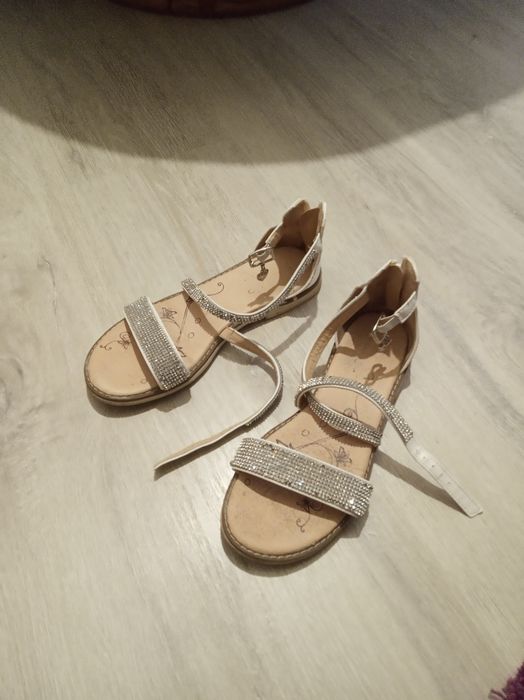 Sandały srebrne r. 35