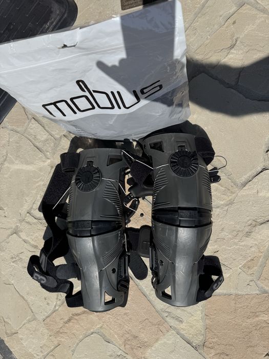 Брейси (Наколінники) Mobius U8 оригінал М