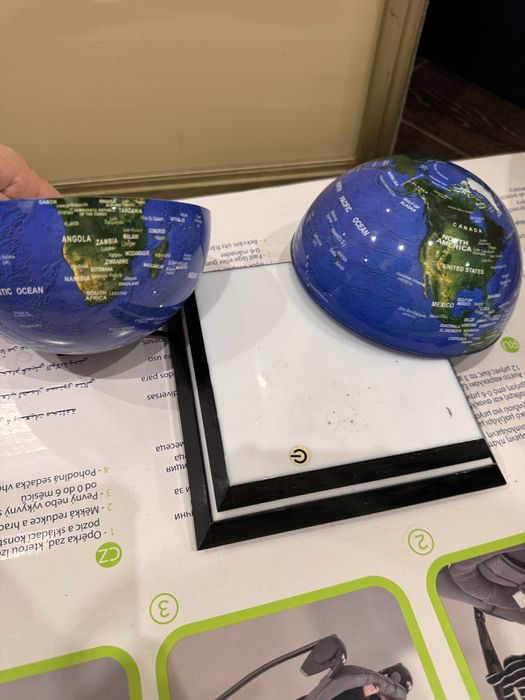 Левітуючий магнітний глобус з підсвіткою