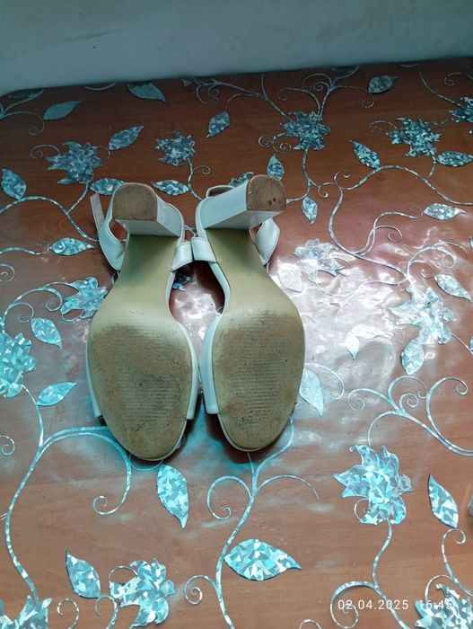 Шкіряні босоніжки