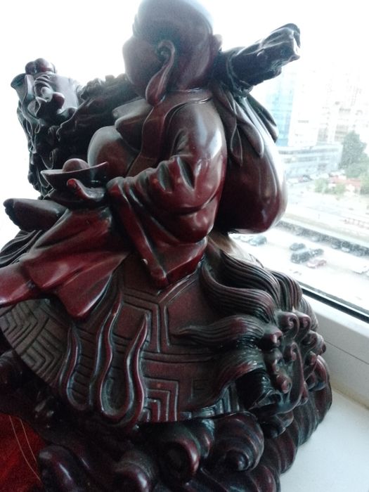 Статуэтка человек на драконе