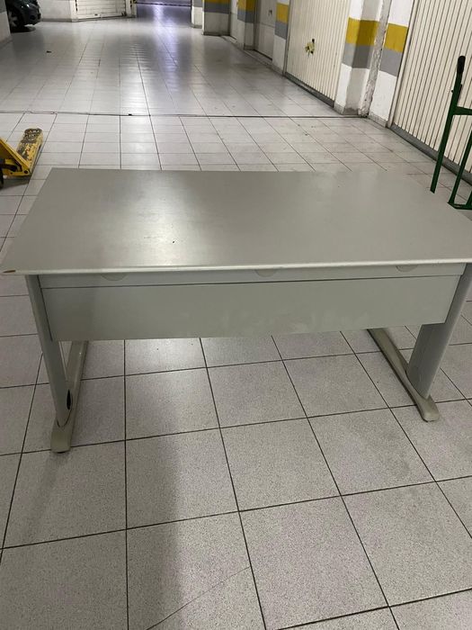 Secretária de ferro