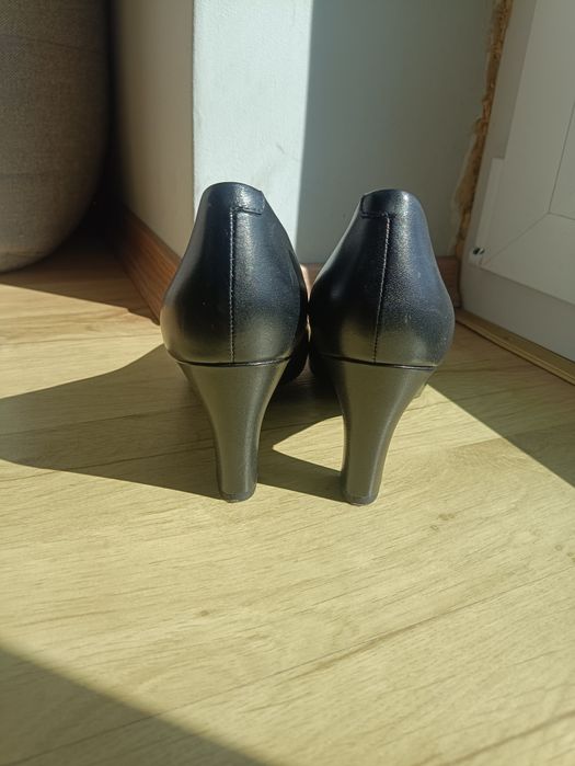 Czółenka na słupku