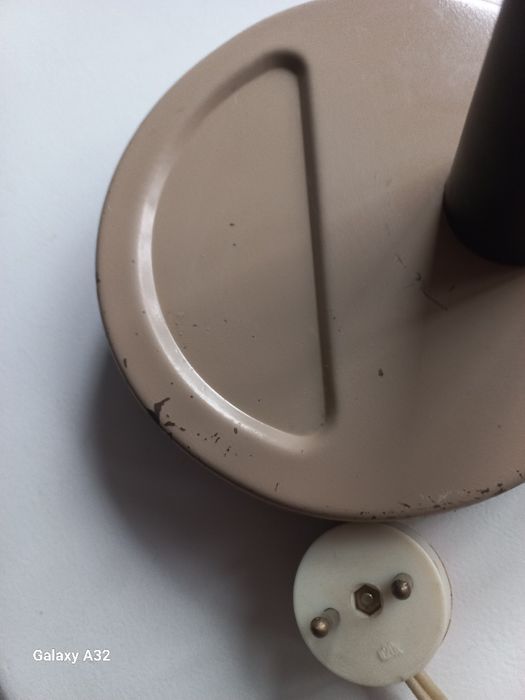 Настільна лампа.