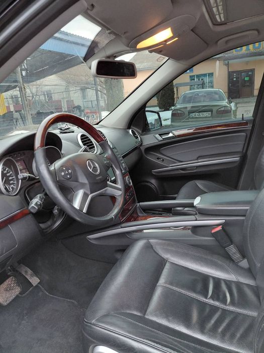 Продам  хороший Mercedes GL 550