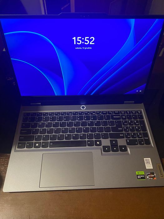 Laptop Lenovo LOQ ryzen 7 rtx 4070 24 GB ram