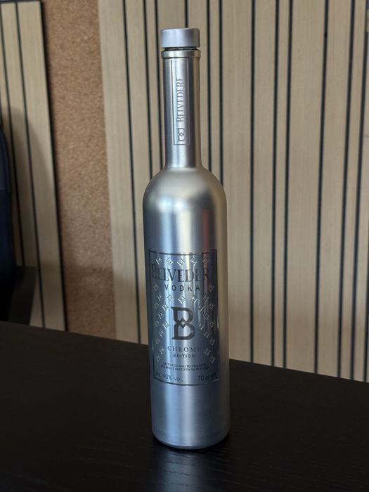 Garrafa vazia de vodka Belvedere Chorne Edition