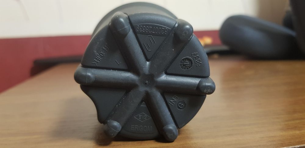 Попільничка Рено