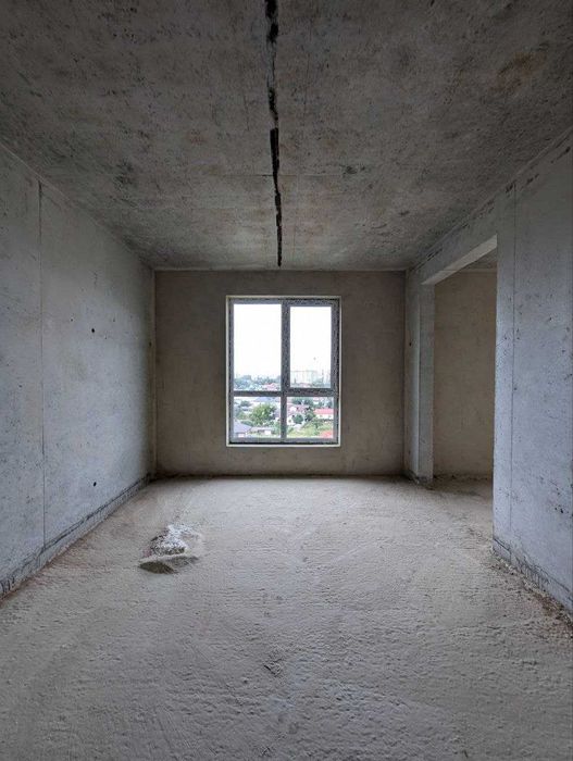 Продається 3 кім. квартира  поруч  і зцентром