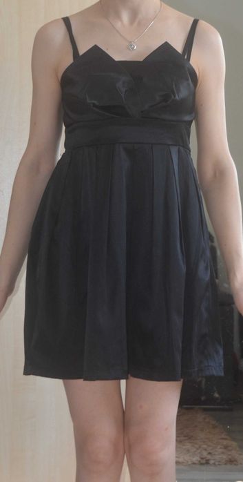 Czarna satynowa sukienka Amisu rozm.38