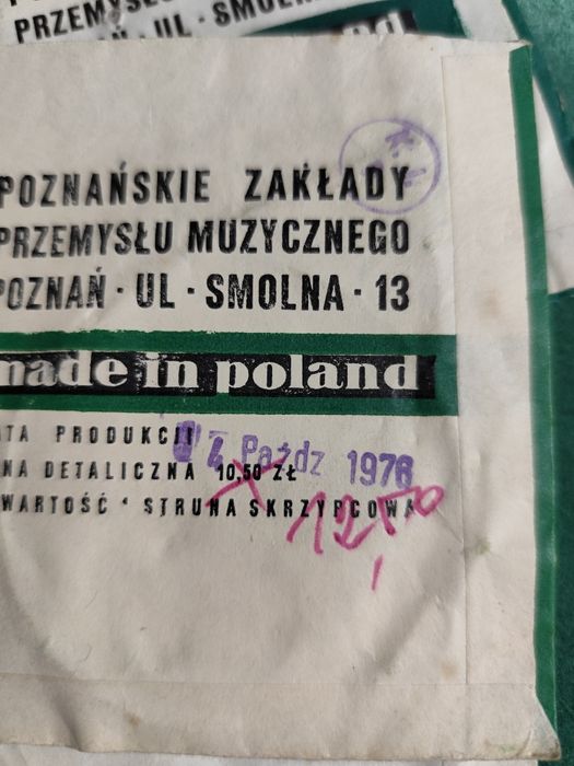 Struna D do skrzypiec chyba muzealna.