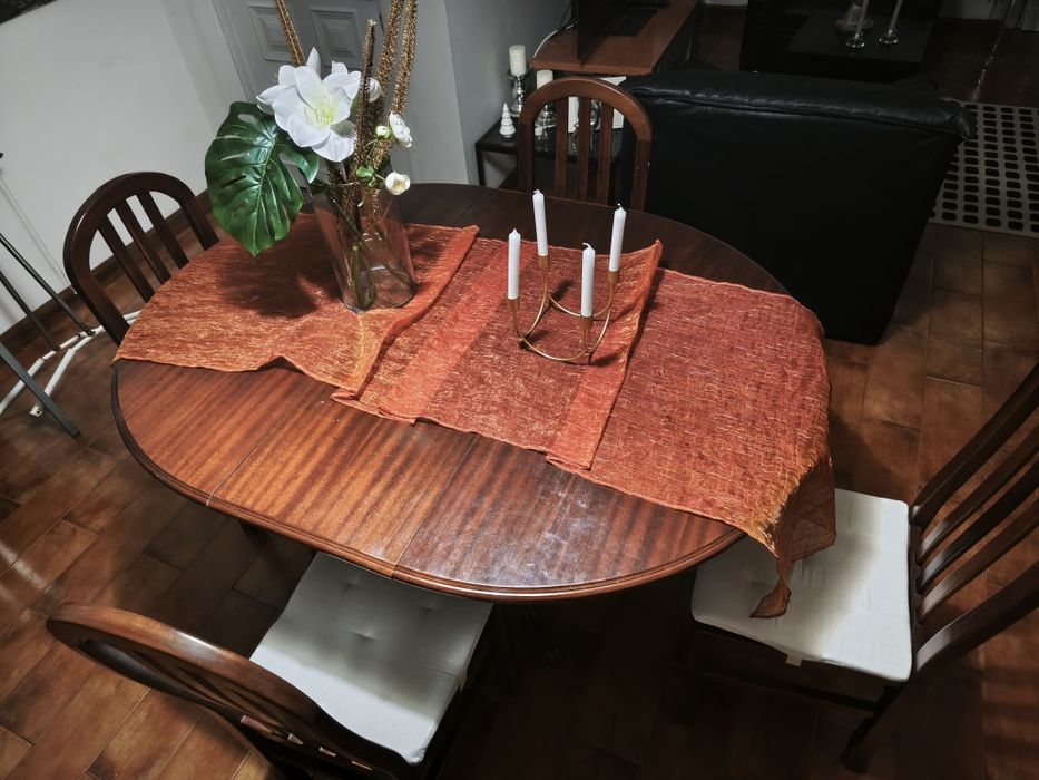 Mesa jantar e 4 cadeiras em cerejeira